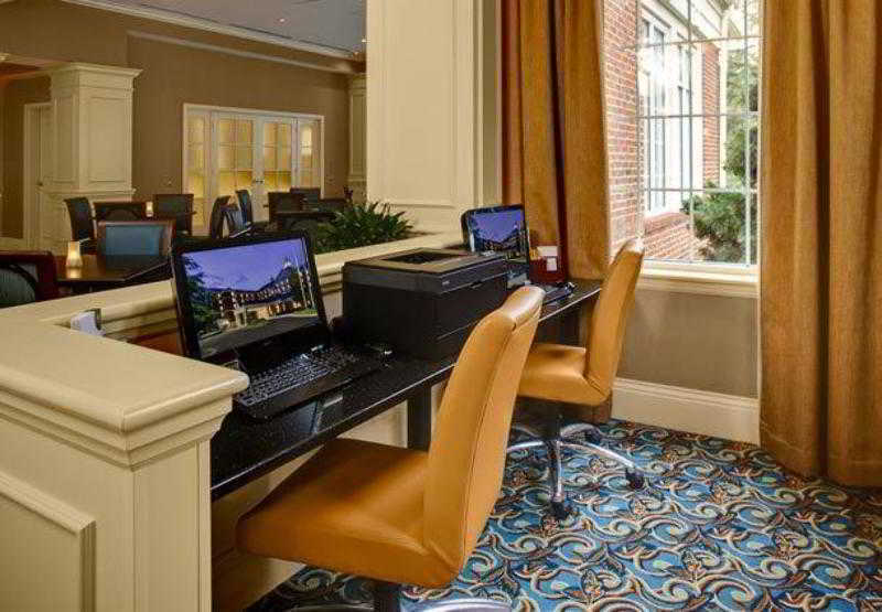 Courtyard Chapel Hill Hotel Exterior foto