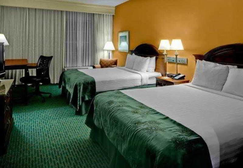 Courtyard Chapel Hill Hotel Exterior foto